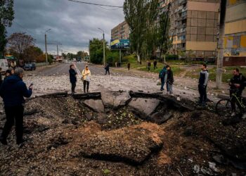 Nuevos bombardeos rusos en Ucrania antes de reunión de emergencia del G7