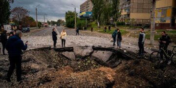 Nuevos bombardeos rusos en Ucrania antes de reunión de emergencia del G7