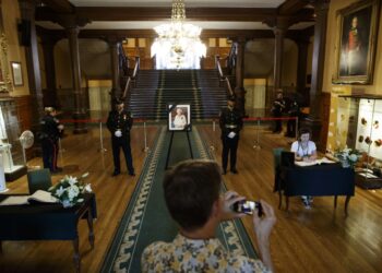 El festival de cine de Toronto rinde homenaje a la reina Isabel II en su apertura