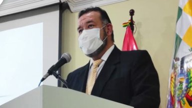 Arce rechaza renuncia y Arandia permanece como director del INE