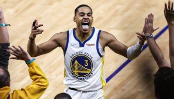 Los Warriors vencen 104-94 a Celtics y se colocan a un triunfo del título de la NBA