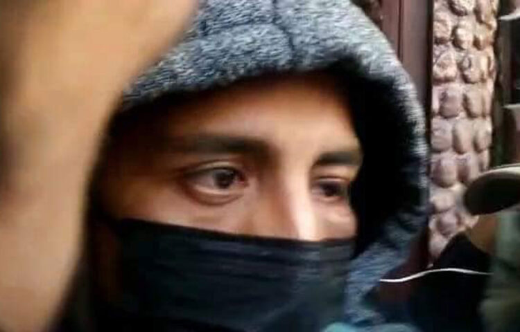 Efectivo policial que agredió a su expareja recibe detención domiciliaria con salida laboral