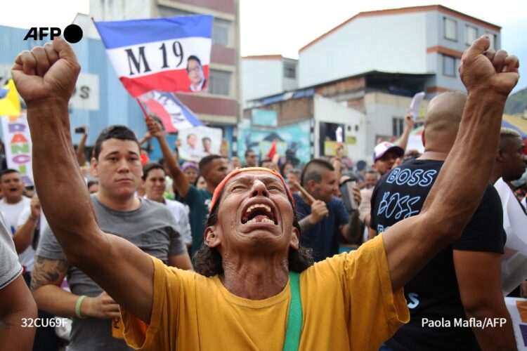 ‘Los nadie’, la fuerza electoral de Petro, celebra su llegada al poder en Colombia