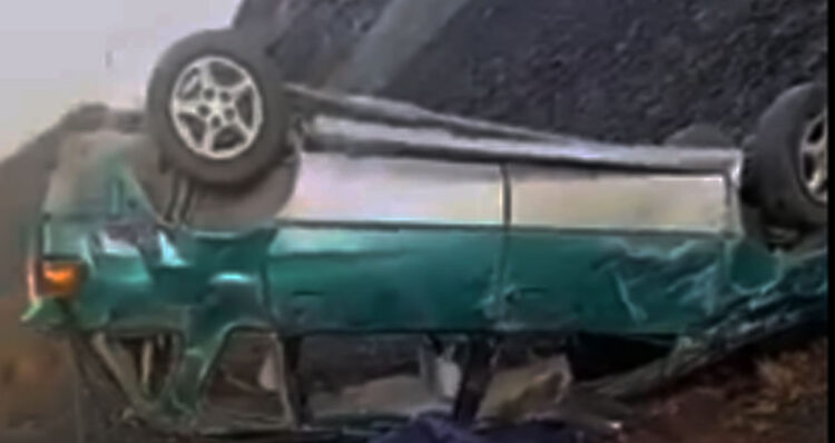 Vehículo se despeña en la vía a Yungas y deja dos muertos y cinco heridos