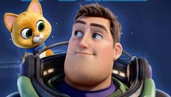 Prohíben película animada ‘Lightyear’ en 14 mercados por un beso lésbico