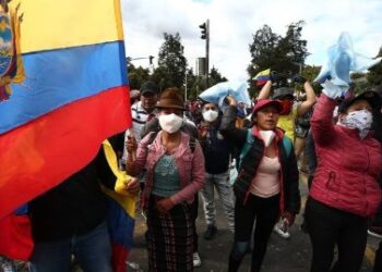 Gobierno e indígenas firman acta que pone fin a protestas en Ecuador