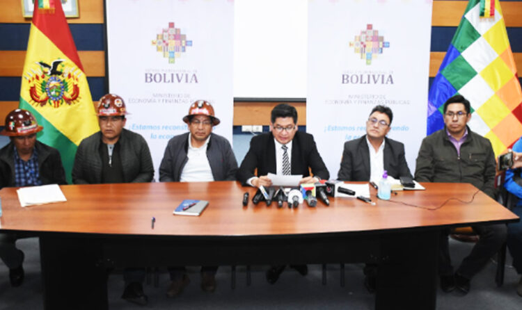 Mineros y Gobierno refrendan acuerdo sobre DS 4783 y se levantan medidas de presión