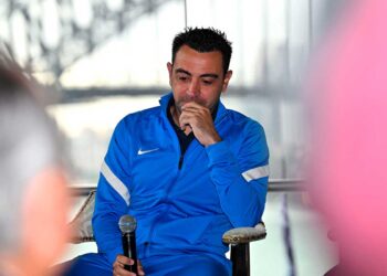 Xavi dice que Barcelona necesita reconstruirse, guarda silencio sobre Lewandowski