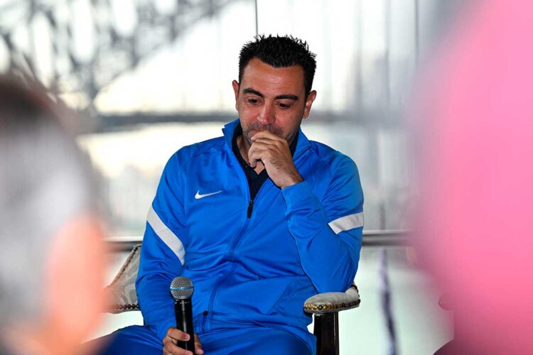 Xavi dice que Barcelona necesita reconstruirse, guarda silencio sobre Lewandowski