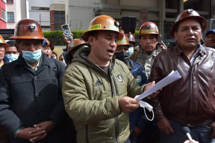 Ministerio entregará áreas de explotación minera a cooperativistas de Oruro
