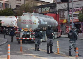 Anulan proceso de contratación y dueños de cisternas levantan bloqueo del centro de La Paz