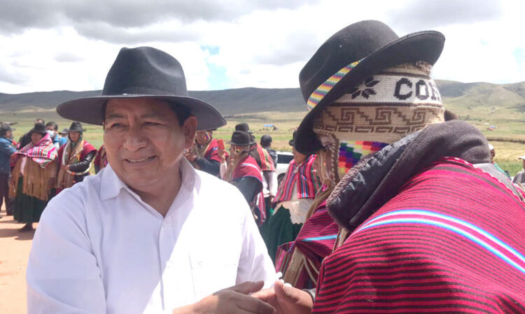 Dejan retornar a La Paz a ministros retenidos en punto de bloqueo en la vía a Desaguadero