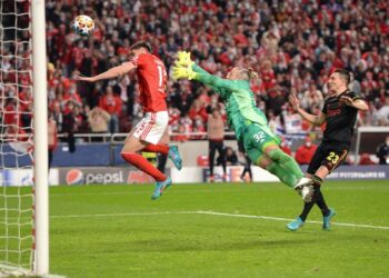 Benfica y Ajax empatan 2-2 en Lisboa en ida de octavos de Liga de Campeones