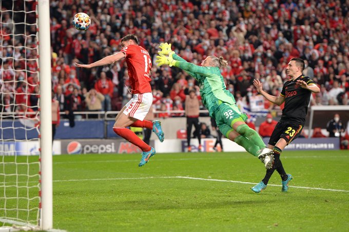 Benfica y Ajax empatan 2-2 en Lisboa en ida de octavos de Liga de Campeones