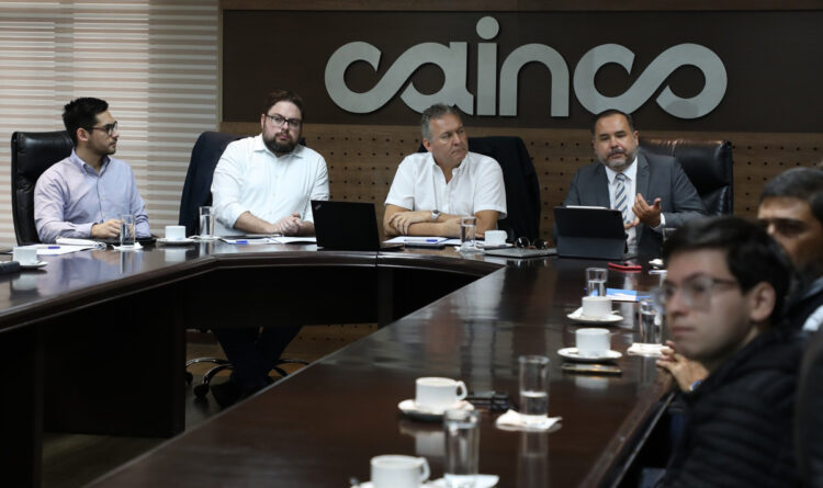 Gobierno y Cainco acuerdan mesas de trabajo para debatir el decreto 4794