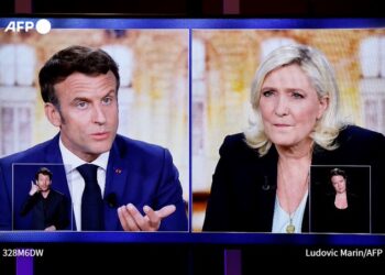Macron acusa a Le Pen de ‘depender’ de Rusia en único cara a cara antes de balotaje en Francia