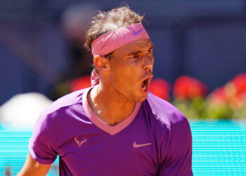 Nadal supera un accidentado cruce ante Fognini en el Abierto de EEUU