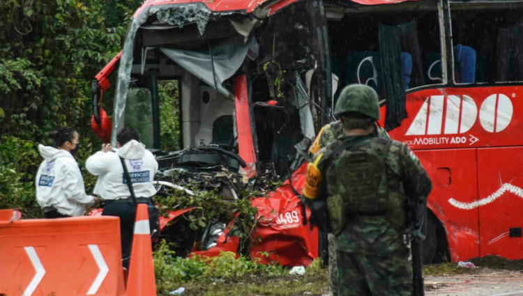 Accidente de autobús cerca del Caribe mexicano deja 8 muertos y 15 heridos