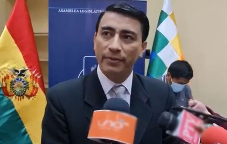 Francisco Xavier Solares es el tercer inscrito para postular a la Defensoría del Pueblo