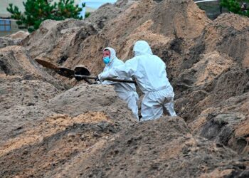 Ucrania exhumó 78 cuerpos de civiles asesinados en ciudades reconquistadas del este