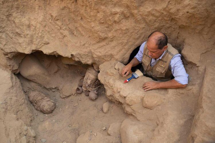Arqueólogos hallan momias de seis niños víctimas de sacrificios en Perú