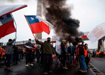Comienza paro nacional ‘indefinido’ en cuprífera estatal Codelco en Chile