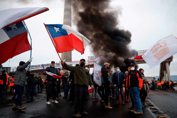 Comienza paro nacional ‘indefinido’ en cuprífera estatal Codelco en Chile