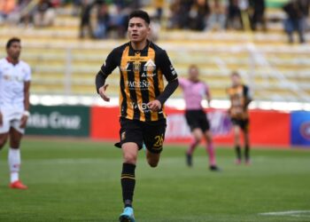 The Strongest sufre, vence y recupera el liderato
