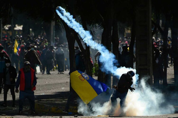 Sube a tres el balance de muertos en medio de protestas indígenas en Ecuador