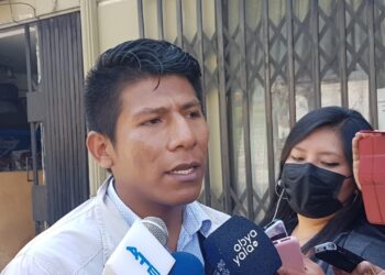 Arnold Alanes se dirige a los medios de prensa. Foto: Pedro Luna