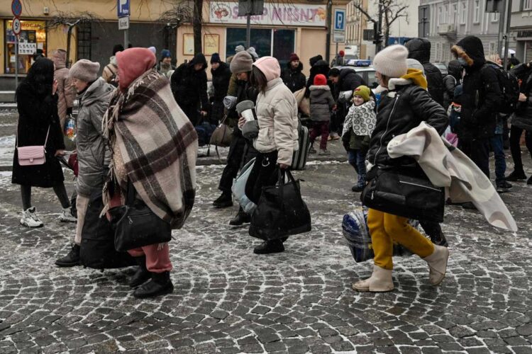 ONU: unos 2,9 millones de refugiados ucranianos dejan los países fronterizos