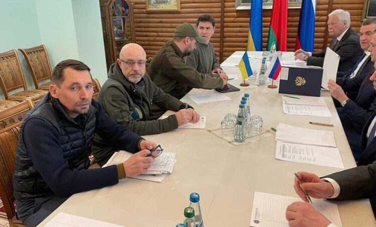 Comienza la negociación entre Rusia y Ucrania en la frontera bielorruso-polaca