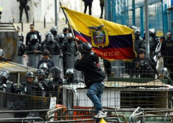 Congreso de Ecuador inicia sesión sobre destitución de presidente Lasso