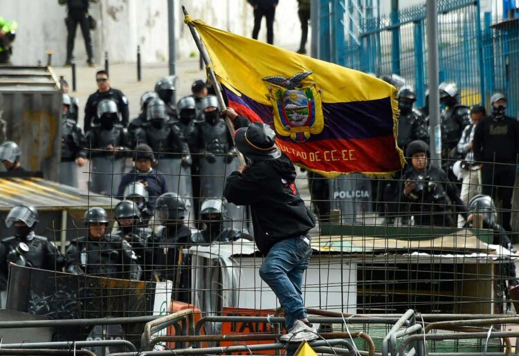 Congreso de Ecuador inicia sesión sobre destitución de presidente Lasso