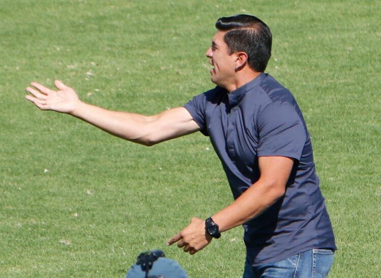Van 32 entrenadores en la temporada del fútbol boliviano