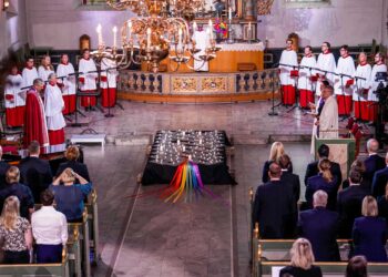 Noruega rinde homenaje a las víctimas del tiroteo de Oslo