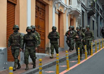 Congreso de Ecuador reanuda debate sobre destitución de presidente