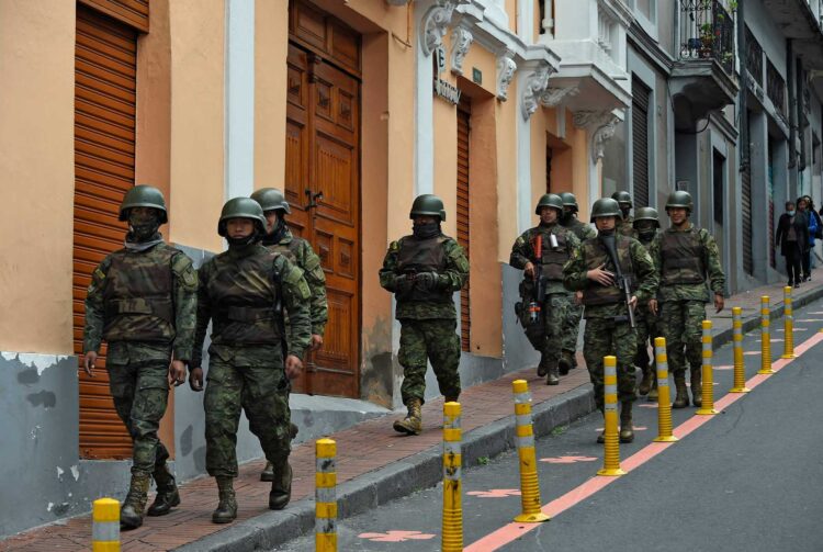 Congreso de Ecuador reanuda debate sobre destitución de presidente