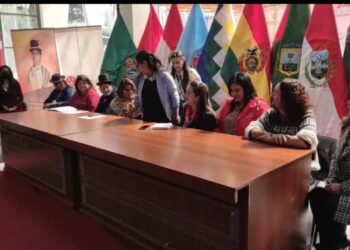 Mujeres dan inicio al Plan Integral Municipal de las Mujeres de El Alto (PIMMA). Foto: GAMEA