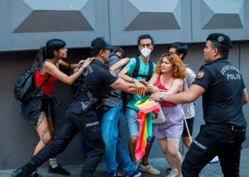Casi 400 arrestos durante la marcha del Orgullo de Estambul