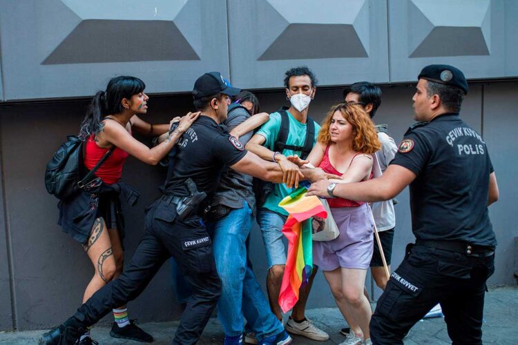 Casi 400 arrestos durante la marcha del Orgullo de Estambul
