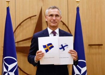 Finlandia y Suecia presentaron sus pedidos de adhesión a la OTAN
