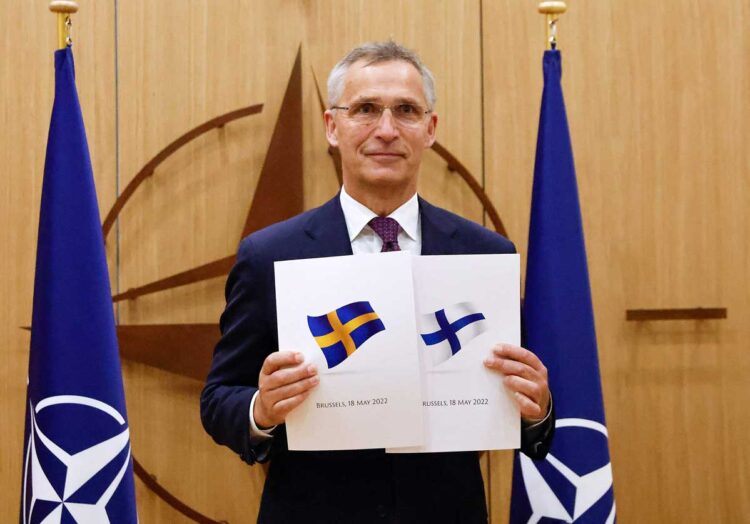 Finlandia y Suecia presentaron sus pedidos de adhesión a la OTAN