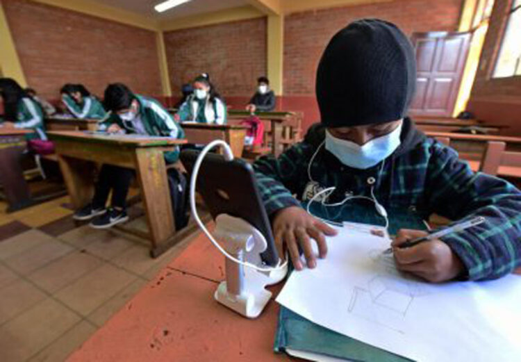 Salud plantea ‘buscar a los niños’ en las escuelas para la vacunación antiCOVID-19