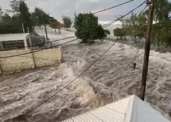 Erupción de volcán en Tonga provoca tsunami y enciende alarmas en oeste de EEUU y Japón