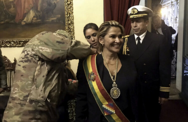 Sentencia establece que Áñez ‘no se encontraba en la línea de sucesión constitucional’