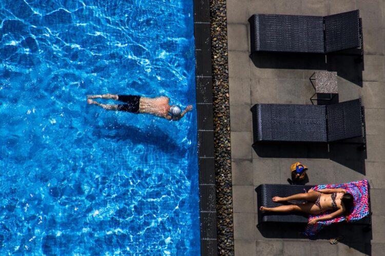 Ciudad Alemana autoriza a mujeres para descubrir sus pechos en piscinas municipales