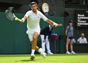 Djokovic pasa con comodidad a tercera ronda de Wimbledon
