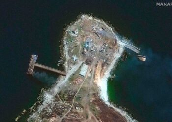 Ucrania volvió a izar su bandera en isla de las Serpientes, símbolo de la resistencia