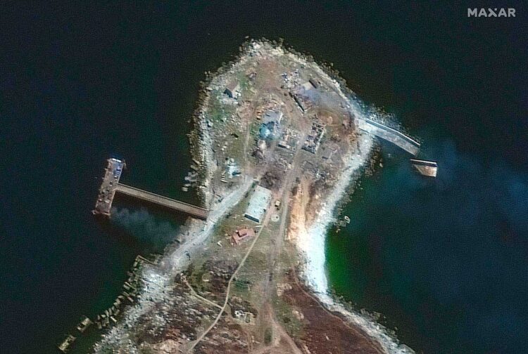 Ucrania volvió a izar su bandera en isla de las Serpientes, símbolo de la resistencia